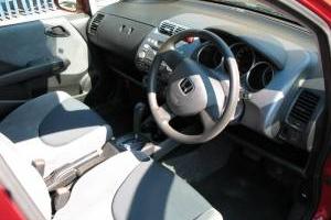 Продается Honda Fit 2001 г. в. , проб. 50 т. км. , без пробега по РФ    Город Уфа