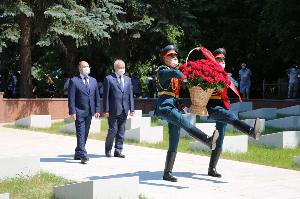 В Уфе в День памяти и скорби на Сергиевском кладбище состоялось возложение цветов Республика Башкортостан 1 11.jpg