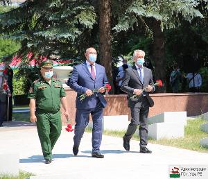 В Уфе в День памяти и скорби на Сергиевском кладбище состоялось возложение цветов Республика Башкортостан кладбище3.jpg