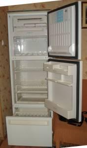Холодильник-морозильник "STINOL-104" трехкамерный (холодильная, морозильная и выдвижная камеры).  Город Уфа